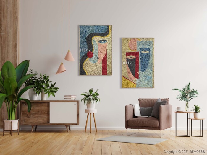 Un salon moderne présentant deux œuvres d'art abstraites sur un mur blanc et un espace cosy avec un fauteuil marron et une petite table avec une plante. Une armoire en bois avec des plantes en pot est placée sur le côté gauche, à côté d'un saisissant Rochoso abstrait. Trois suspensions sont suspendues au plafond.