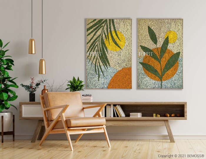 Un salon moderne avec une chaise en bois dotée d'un coussin beige, positionnée près d'un buffet. Deux gravures botaniques abstraites sont accrochées au-dessus du buffet. La pièce comprend des plantes, deux suspensions suspendues au plafond et un saisissant Abstract Vidual comme pièce maîtresse accrocheuse.