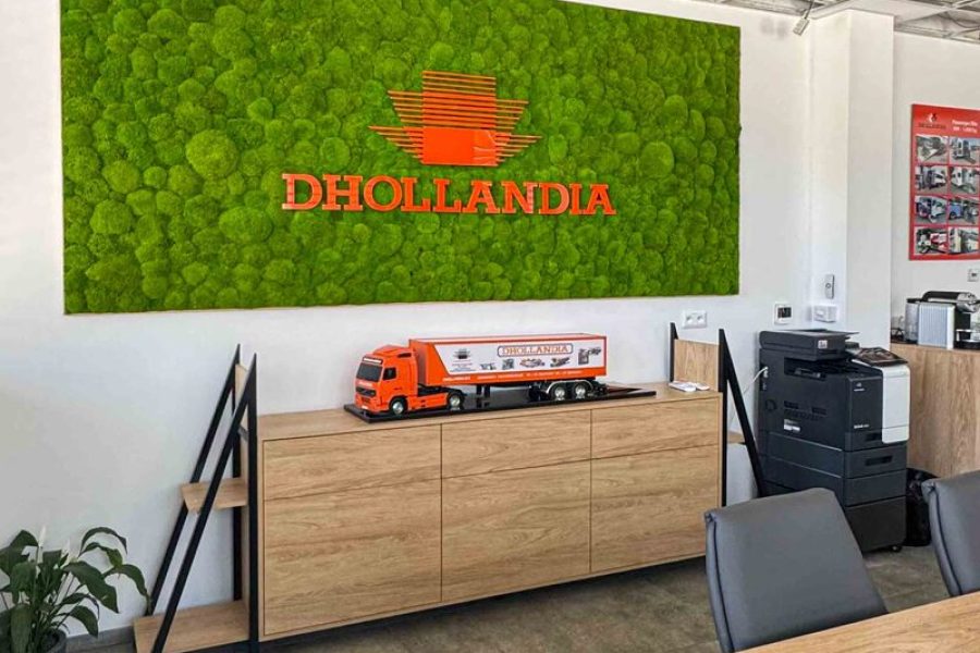 Dhollandia office green wall